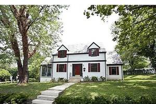 Front Façade AU/Tenleytown Metro-4427 Nebraska Avenue - *Beautiful Rooms -2 Min Walk to AU Law School/AU Shuttle/Tenleytown Metro & Friends Heights