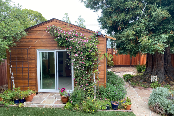 Pathway to cottage - Charming Backyard Cottage, Fully Furnished