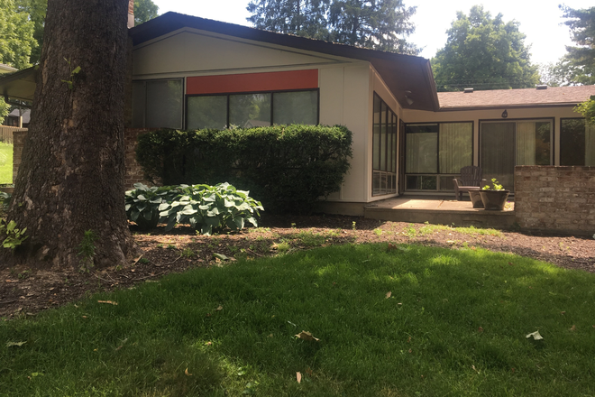 Front - Spacious 3 bed/2.5 bath Home Walking Distance to Campus and WL schools - Beautiful Outdoor Spaces