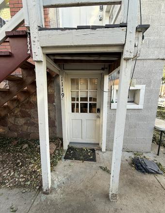 Front Door/Entryway - Single Unit in Prime Location on The Hill - Pennsylvania Ave (rent and length negotiable)