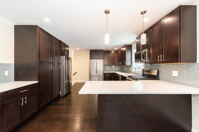 Kitchen - Renovated 4-Bed, 4-Bath, & Office Duplex in Great Location