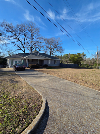 View of the house and front yard - 1510 27th Avenue E