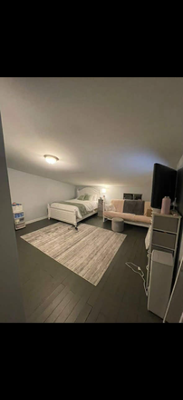 Bedroom - Walking Distance to UC! Room available ASAP in 5 bedroom house!