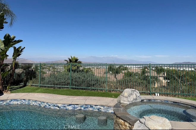 Mountain view - Quiet & Upscale Living in Orangecrest Riverside