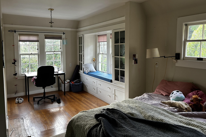 Your room (room is unfurnished, only the bed stays in the room) - Bay View Room Right Next to Berkeley Rose Garden, available now (Shared Housing, 2 Male, 2 Female)