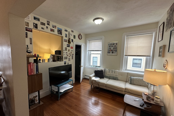 . - **NO BROKERS FEE!!* Amazing 1 Bed/1Bath in Inman Sq available 9/1/26!!