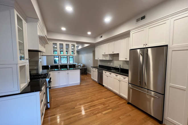 Call NOW for showings! 617-236-8600 - COMM AVE - LUXE 5BR CONDO NEAR BC AVAIL *9/1/2027* W/ IN UNIT W/D, GRG RNTL PRKNG, 2.5BA, A/C, EIK