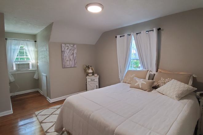 2nd Floor Bedroom #1 (large) ($675/month) - Close to Case, CCF, UH - RTA is a 1 min. walk (Utilities & Parking Included) House