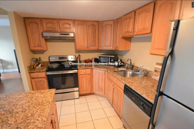 1 - BU Condo for rent 2 bed 2 bath Pool, fitness center, garage parking no fee 9/1!