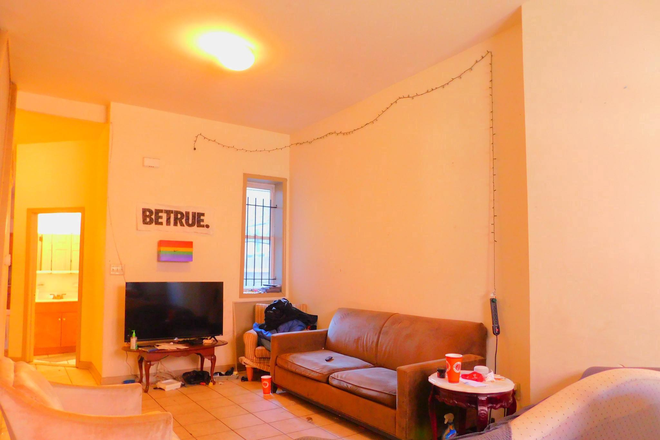 living room - 2142 N Carlisle St