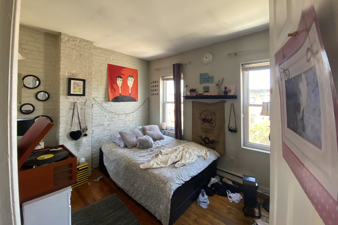 Hub Realty - Huntington Ave, newly renovated two bedroom, Street views, on T