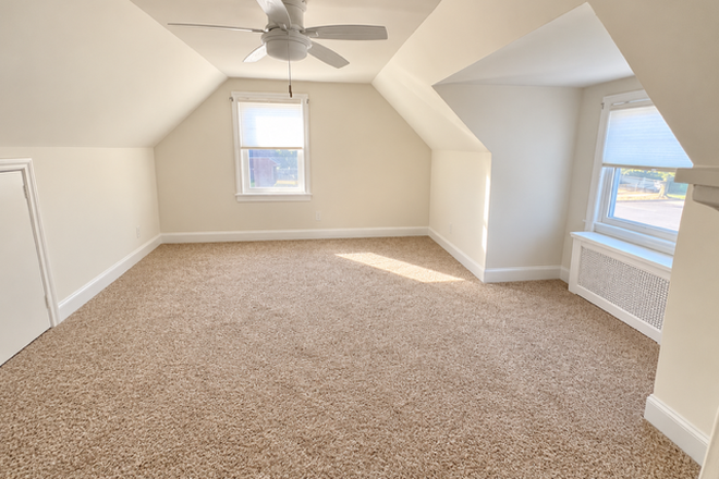 Bedroom - Pretty 1 Bedroom second floor apartment