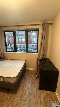 Bedroom with big window - AVAILABLE NOW!!! 1 Large Bedroom near UIC (60607)
