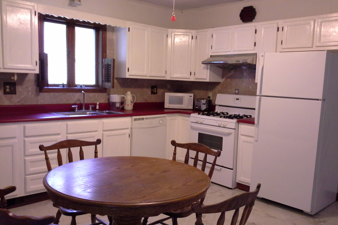 kitchen - 2 bedroom/1 bath/ parking and laundry included-5 rooms