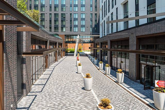 Outside street view - Union on Knox, close to campus