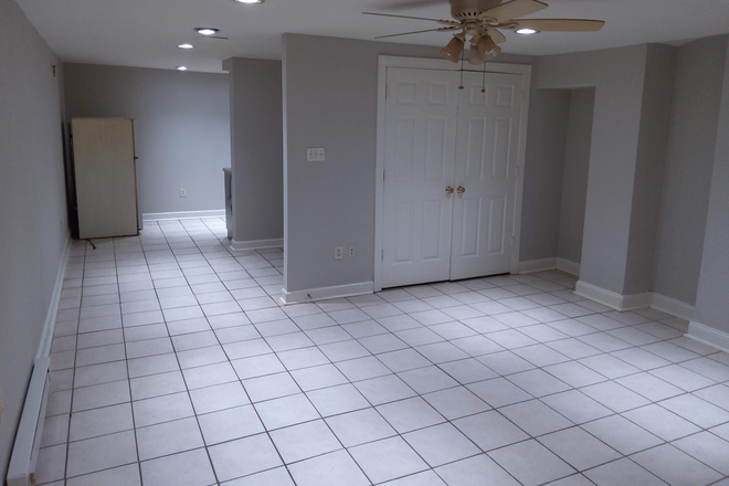 Living Area - 1-bedroom and den apartment close to Homewood campus