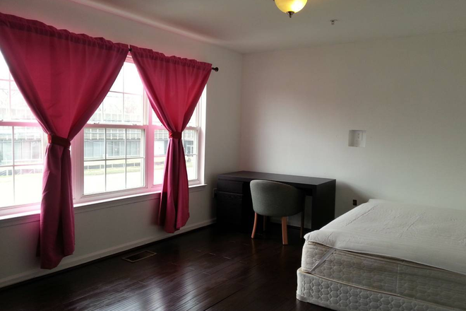 bedroom - Big, Beautiful Bedroom in a SFH near UMD (Riverdale)