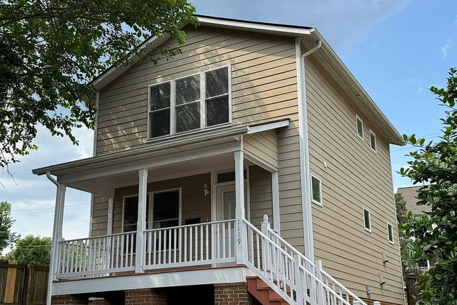 outside view - 1119 Page St