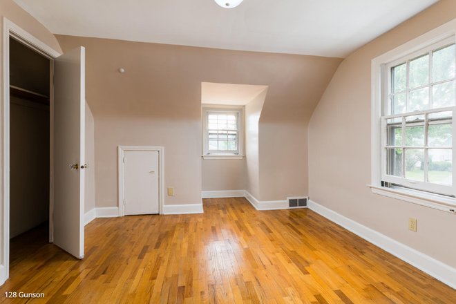 Bedroom for Rent - 128 Gunson St.