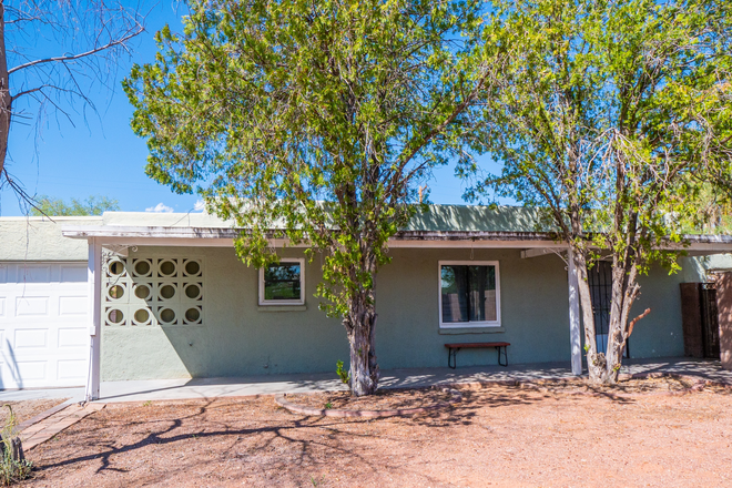 front yard - 3 Bed 2 Bath Home for Rent - 1,200sqft Full Yard