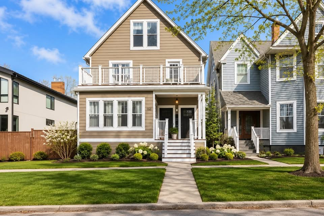 Exterior front - Evanston nice house — walking distance from campus