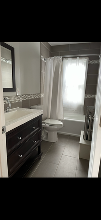 2nd floor bathroom - House close to campus