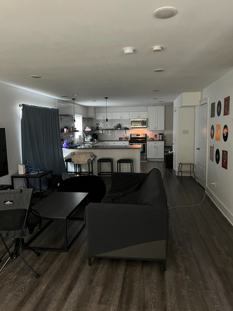 Living Room - 6 bed house close to campus, individual room sublet