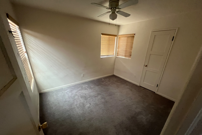 ROOM FOR RENT - Please call Leo 603-957-706 House
