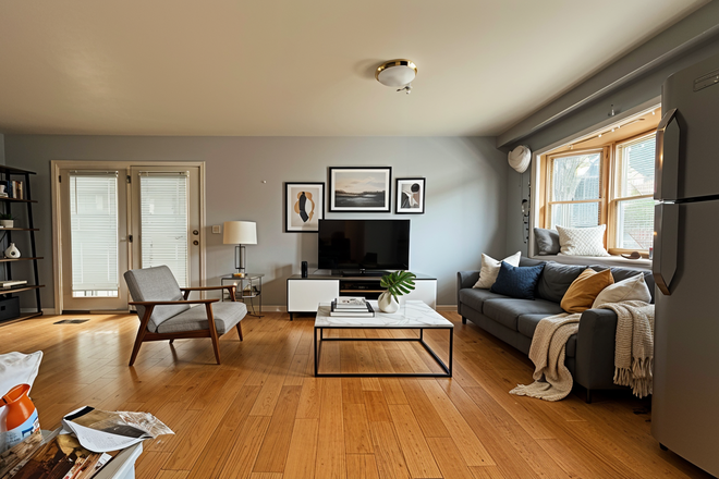 living room - *NO BROKERS FEE!* Spacious 5 Bed/2.5 Bath next to HKBS available 9/1/26!!