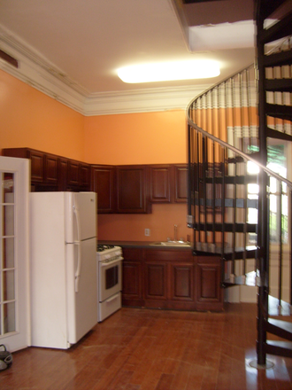 Kitchen - Spacious 1 Bedroom Apartment