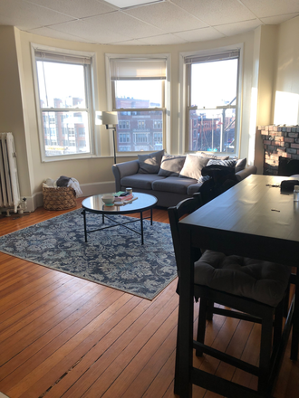 Call NOW for showings! 617-236-8550 - BEACON ST - *NO FEE* IN KENMORE SQ! TRUE 2BR/1BA AVAIL *9/1/2026* W/ LNDRY IN BLDNG, H&HW INC, DW!