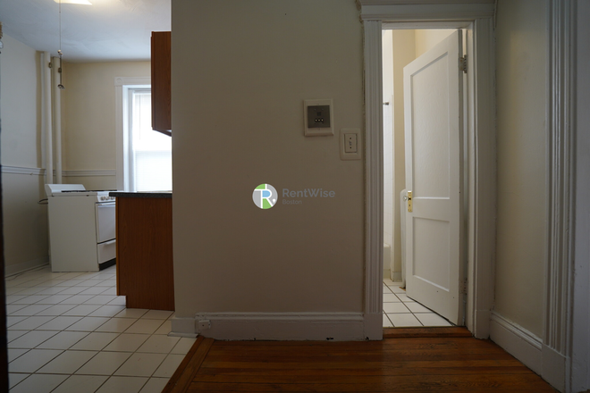 1 - JAN 2026-Awesome Brighton Studio, Cat ok. H/HW inc. No Fee To You! Apartments