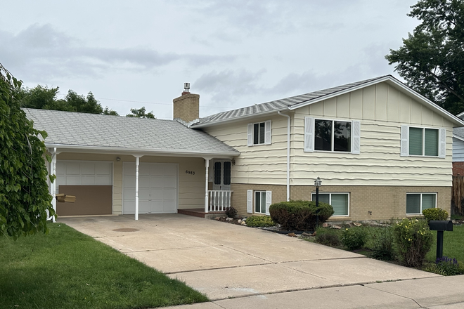 Exterior 1 - SE Denver house - 4bdr / 3 Bath