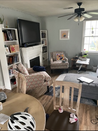 Living room - One bedroom Carriage House