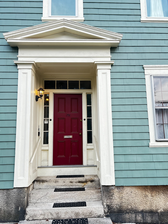Front entrance - 5 Bed Townhouse