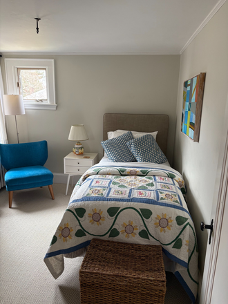 bedroom - Cozy room in single family home. Beautiful neighborhood.