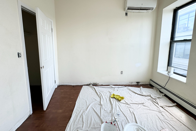 Bedroom - 3 Bedroom Apartment Duplex on Ruggles St