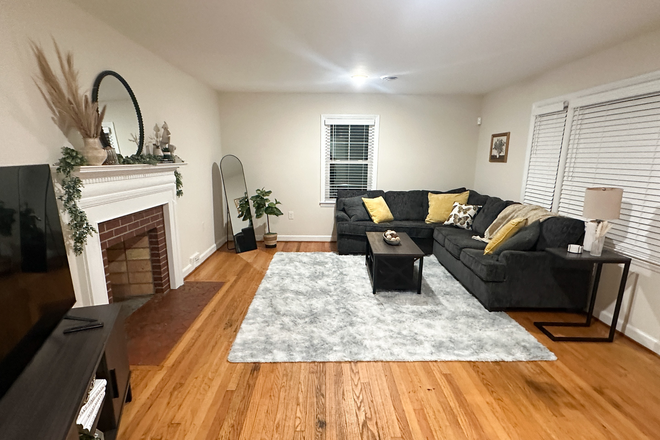 Living Area - Charlton Farms