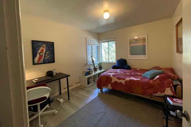 Bedroom with a view of the back garden - Bedroom for Rent in 2-Bedroom Apt