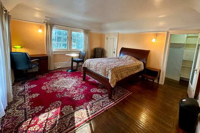 Private Single Room Fully Furnished full size bed. - PRIVATE SINGLE OCCUPANCY ROOM FULLY FURNISHED ALL UTILITIES INCLUDED-5 Blocks to UCB on College Ave