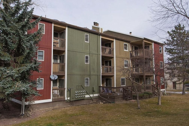Exterior - 2960 Shadow Creek Drive, Unit 302, Amazing Location close to campus!