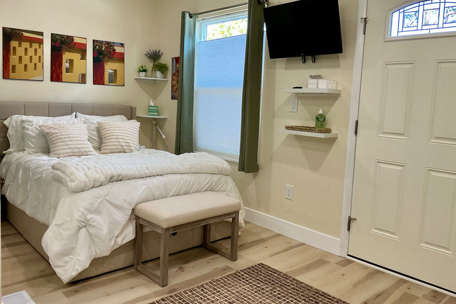 TV, bedroom, blackout curtains - Elegant Furnished Studio Room in Niwot