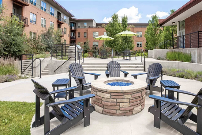Firepit - Spring Sublet The Province Apartments