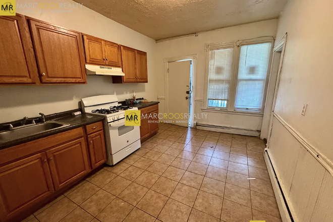 Call NOW for showings! 617-236-8550 - SOUTH HUNTINGTON AVE - BROWNSTONE JP/MH 2BR SPLIT FOR 3 PPL *AVAIL NOW* W/ FLEX LAYOUT, FIREPLACE!