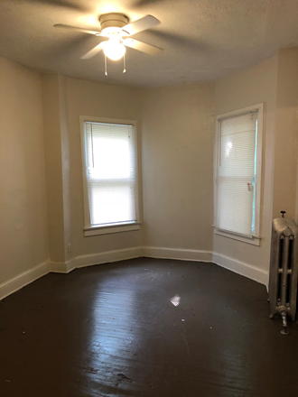 Great size bedroom - Fabulous Location! Walking distance to CWRU, Cleveland Clinic, Dental School Apartments