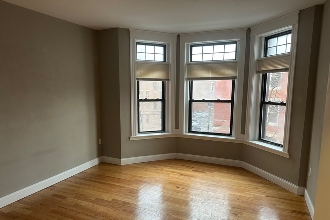 1st Bedroom - Cleveland Circle Apartment