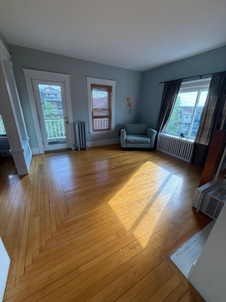 - - CHARMING 4 BED 1 BATH TUFTS UNIVERSITY