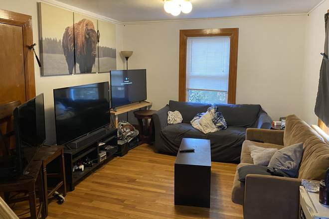 LIVINGROOM - CENTRAL SQ 4 BED 2 BATH JAY ST 09/01 **NO FEE**