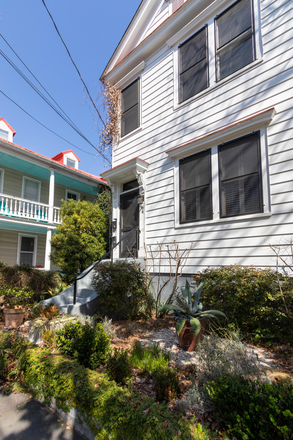 Front Street View - One bedroom rental close to MUSC Apartments