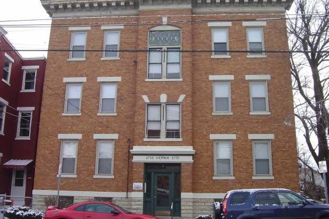 2720 Glendora Ave. - Large Bedrooms Close to Short Vine and Campus!